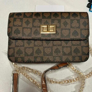 Vegan Leather Purse,Crossbody. NWOT. Excellent Quality Purse.